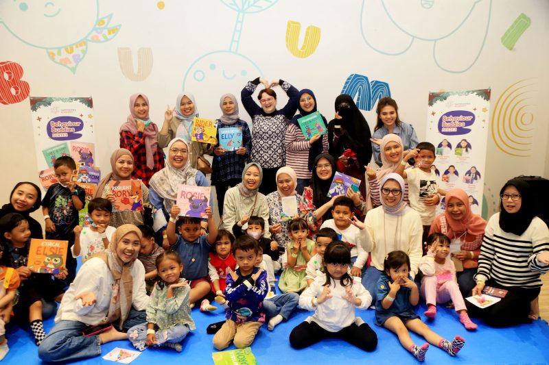 
Keseruan Literacy Festival 2023, Sampoerna Academy - Community Session
bersama Buumi Playscape. Acara ini ditujukan untuk meningkatkan kesadaran orang tua akan peran pentingnya dalam pengenalan literasi untuk pengembangan karakter anak. (Foto: Ist)