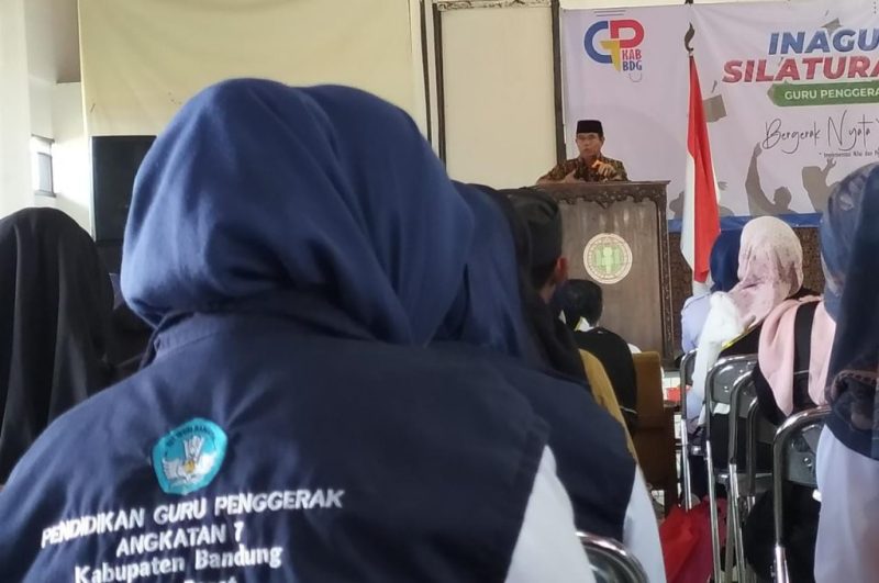 Kepala Dinas Pendidikan Kabupaten Bandung H.Ruli Hadiana menghadiri Wisuda kelulusan dan Inagurasi Guru Penggerak Angkatan 7, di Gedung PGRI Jalan Raya Katapang- Soreang, Kabupaten Bandung, Sabtu (2/9/2023). (Foto: maji/dara)
