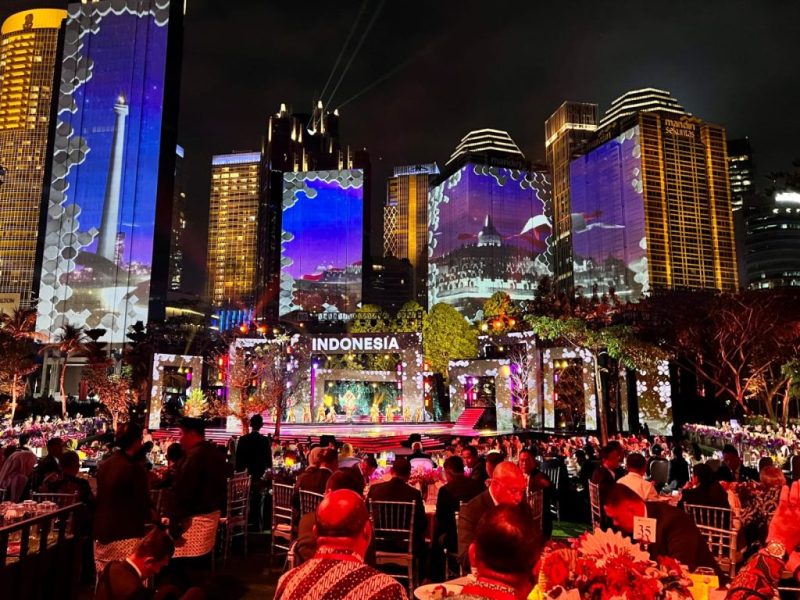 Para peserta KTT ke-43 ASEAN menikmati gala dinner nan eksotis di Hutan Kota GBK, Jakarta, Rabu (6/9/2023). (Foto: BPMI Setpres)
