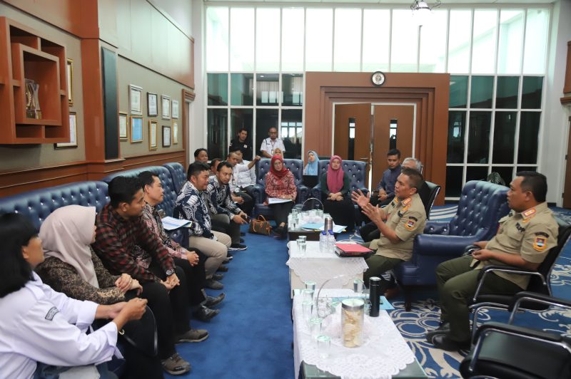 Pj Bupati Bandung Barat Arsan Latif didampingi  bersama KPU, Bawaslu serta beberapa Kepala Perangkat Daerah KBB (Foto: Istimewa)