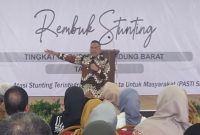 
Penjabat Bupati Bandung Barat Arsan Latif memberikan pengarahan pada  Rembuk Stunting di Ballroom, Lantai 4 Gedung B Komplek Perkantoran KBB-Ngamprah, Kamis (12/10/2023). (Foto: heny/dara)
