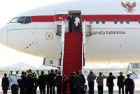 Presiden Jokowi didampingi Ibu Iriana Joko Widodo bertolak kunjungan kerja ke Tiongkok dan Arab Saudi dari dari Bandar Udara Internasional Soekarno-Hatta, Tangerang, Banten, Senin (16/10/2023). (Foto: Rahmat Setkab)

