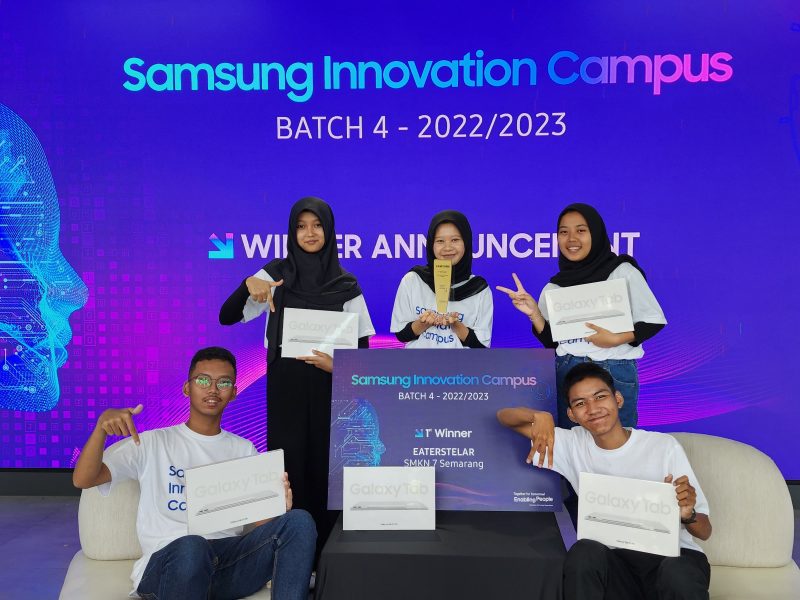 
Tim Eaterstelar dari SMKN 7 Semarang juara Program pendidikan Samsung Innovation Campus (SIC) Batch 4 2022/2023, dengan solusi Smart PLTS, yaitu sistem yang dapat memonitor dan men-switch sumber arus rumah dari PLTS dan PLN.(Foto: Ist) 