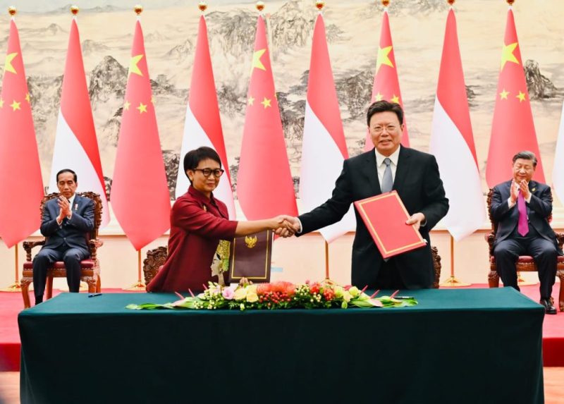 Presiden Jokowi dan Presiden Xi Jinping Saksikan Penandatanganan Sejumlah Nota Kesepahaman di Great Hall of The People, Selasa (17/10/2023). (Foto: BPMI Setpres/Laily Rachev)

