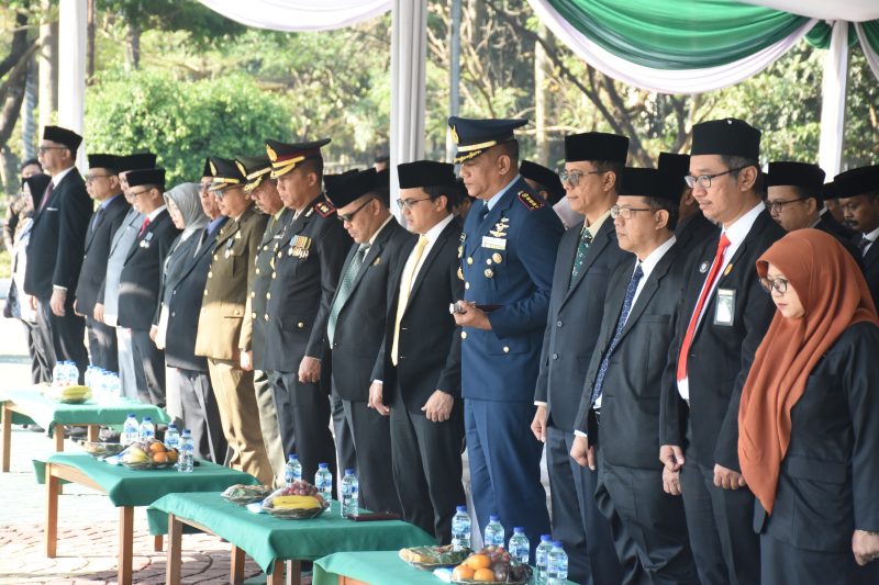 Jajaran Forkopimda Kabupaten Bandung serta seluruh ASN Pemerintah Kabupaten Bandung melaksanakan upacara peringatan Hari Kesaktian Pancasila di Lapangan Upakarti Komplek Pemkab Bandung, Soreang, Minggu (1/10/2023). (Foto: diskominfo)