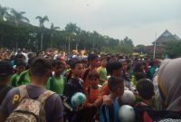 
Sekitar 5.000 siswa SMP dan SD di Kabupaten Bandung menyambut  Trophy Experience Piala Dunia U-17 di Plaza Upakarti Komplek Pemerintah Kabupaten Bandung, Minggu (22/10/2023). (Foto: maji/dara)