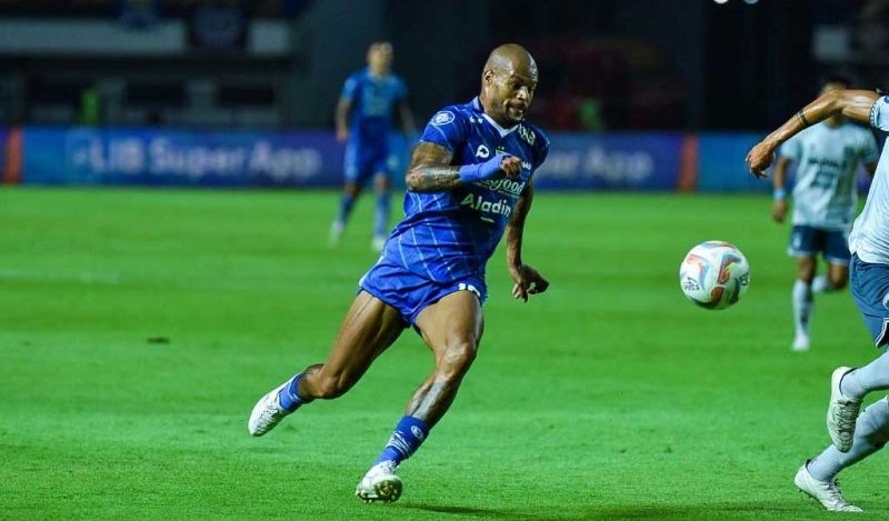 
Persib Bandung pesta gol ke gawang Persita Tangerang dengan lima gol tanpa balas, pada laga lanjutan Liga 1 2023/2024 di Stadion Gelora Bandung Lautan Api, Minggu (1/10/2023). David Da Silva cetak hattrick. (Foto: Persib)