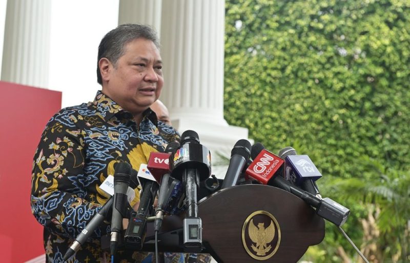 Menko Perekonomian Airlangga Hartarto memberikan keterangan pers, Jumat (06/10/2023), di Jakarta. (Foto: Humas Setkab/Dandy)