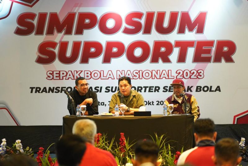 
Simposium yang digelar Presidium Nasional Suporter Sepakbola Indonesia (PNSSI) di Hotel Royal Kuningan, Jakarta, Minggu (1/10/2023), menghasilkan sejumlah rekomendasi. (Foto: PSSI)