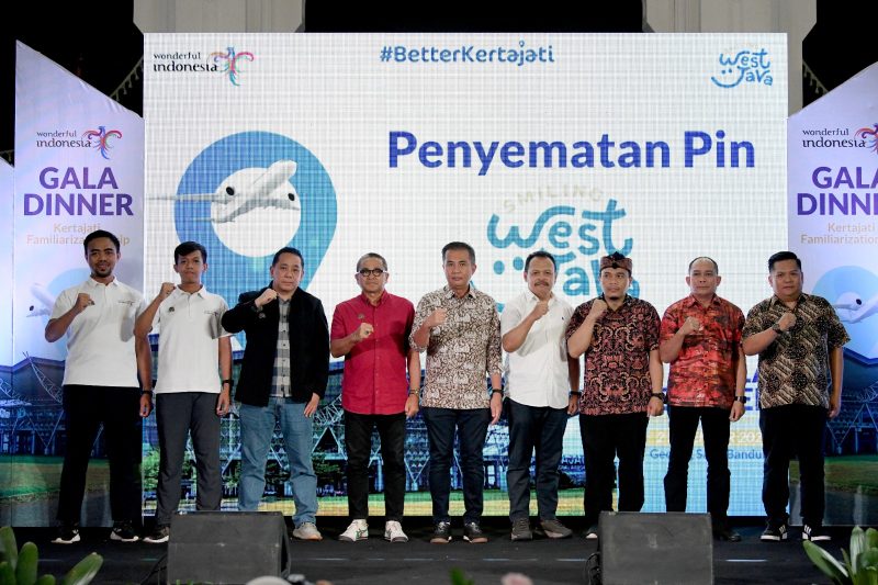 Penjabat Gubernur Jabar Bey Machmudin dalam acara Gala Dinner Kertajati Familiarization Trip di Gedung Sate, Kota Bandung, Sabtu (2/12/2023)(Foto: Istimewa)
