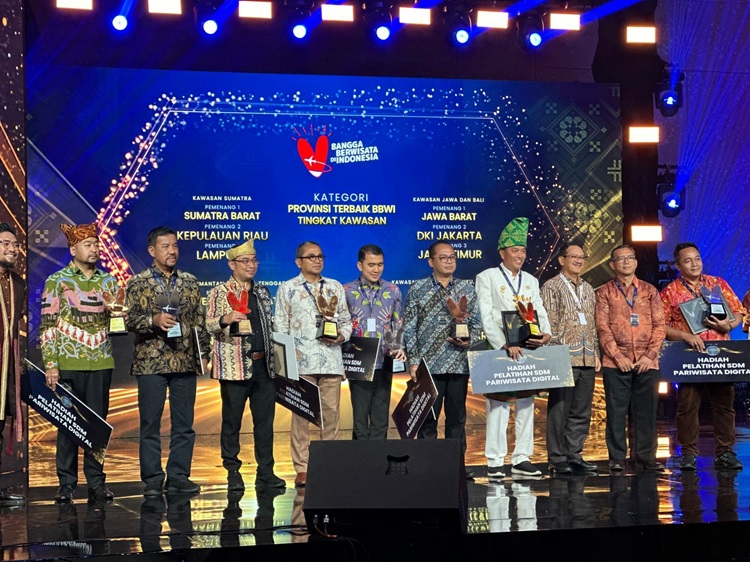 
Provinsi Jawa Barat berhasil meraih penghargaan dalam Anugerah Bangga Berwisata di Indonesia (ABBWI) 2023. (Foto: diskominfo)