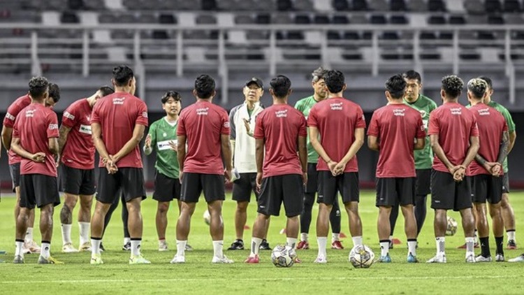 Pelatih Shin Tae-yong memimpin latihan Timnas Indonesia (Foto: Ist)
