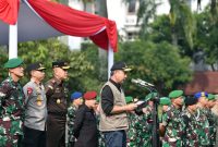 
Penjabat Gubernur Bey Machmudin saat Apel Kesiapsiagaan Bencana Alam di 
Makodam III Siliwangi, Kota Bandung, Jumat (8/12/2023). (Foto: diskominfo Jabar)