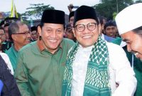 
Ketua Yayasan Pondok Pesantren Cipasung Tasikmalaya, KH Dr Acep Adang Ruhiat saat bersama Calon Wakil Presiden Muhaimin Iskandar (Foto: Ist)
