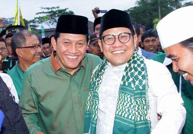 
Ketua Yayasan Pondok Pesantren Cipasung Tasikmalaya, KH Dr Acep Adang Ruhiat saat bersama Calon Wakil Presiden Muhaimin Iskandar (Foto: Ist)
