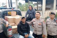 Jajaran Polsek Cikajang, Polres Garut, menyita ratusan botol miras berbagai merk dan jenis saat melakukan operasi pada Kamis (28/12/2023)(Foto: Istimewa)