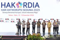 Presiden Jokowi didampingi sejumlah pejabat menghadiri Puncak Peringatan Hakordia, di Istora Senayan, Jakarta, Selasa (12/12/2023). (Foto: Humas Setkab/Agung)
