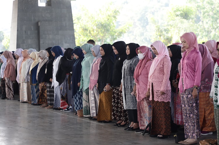 Upacara Peringatan Hari Ibu ke-95 Tingkat Kabupaten Bandung digelar di Dome Bale Rame, Soreang, Jumat (22/12/2023). (Foto: diskominfo) 