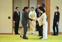 Presiden Jokowi bersama para pemimpin negara ASEAN menghadiri jamuan minum teh yang digelar Kaisar Jepang Naruhito dan Permaisuri Masako di Istana Kekaisaran, Tokyo, Jepang, Senin (18/12/2023). (Foto: BPMI Setpres)

