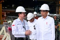 Presiden Jokowi memberi keterangan pers setelah meresmikan Ekspansi PT Smelting di Kawasan PT Smelting, Kabupaten Gresik, Provinsi Jawa Timur, Kamis (14/12/2023). (Foto: BPMI Setpres/Muchlis Jr)

