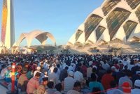 Ribuan warga tumpah ruah di Masjid Raya Al Jabbar untuk melaksanakan Sholat Idul Adha 1444 H (Foto: DKM Masjidaljabbar)