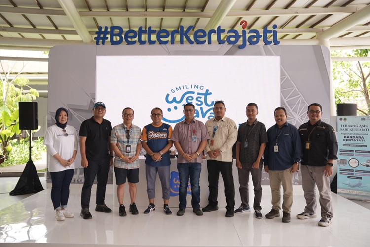 

Dinas Pariwisata dan Kebudayaan Provinsi Jawa Barat tengah mempromosikam Bandara Internasional Jawa Barat (BIJB) Kertajati di Bandara I Gusti Ngurah Rai Bali. (Foto: Ist)