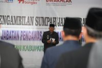  Penjabat (Pj) Bupati Bandung Barat, Arsan Latif mengembalikan ke jabatan semula atau reposisi, 19 Aparatur Sipil Negara (ASN) di lingkup Pemerintah Kabupaten Bandung Barat, Jumat (29/12/2023) petang. (Foto: heny/dara)