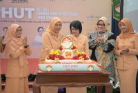 
Dewan Penasihat Dharma Wanita Persatuan (DWP) Provinsi Jawa Barat Amanda Soemedi Bey Machmudin memberikan sambutan pada peringatan HUT Dharma Wanita Persatuan (DWP) Ke-24 Tingkat Provinsi Jabar di Aula Barat Gedung Sate, Kota Bandung, Jumat (8/12/2023).(Foto: Rizal FS/Biro Adpim Jabar)