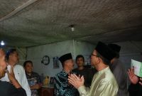 Bupati Bandung Dadang Supriatna meresmikan program Bedas Caang Baranang tahun 2023 di Kampung Cibadak RT 03/RW 12, Desa Mekarjaya Kecamatan Arjasari, Jumat (12/1/2024). (Foto: diskominfo)
