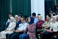 Jurnalis, perwakilan masyarakat, dan para kepala perangkat daerah mengikuti acara Bewara Jawa Barat (Beja) Vol. 1 bertajuk 'Kaleidoskop Jawa Barat 2023', di Aula Timur Gedung Sate, Kota Bandung, Selasa (9/1/2024)