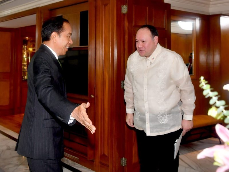 Presiden Jokowi menerima kunjungan kerhormatan Menteri Pertahanan Filipina, Gilberto Eduardo Gerardo C. Teodoro Jr. pada Kamis (11/01/2024). (Foto: BPMI Setpres/Rusman)
