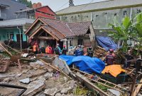 

Banjir bandang di Kota Cimahi menyebabkan sekitar 166 warga Kelurahan Cipageran, Kecamatan Cimahi Utara, terdampak. Sebanyak 51 rumah mengalami kerusakan, delapan di antaranya rusak berat. (Foto: diskominfo)
