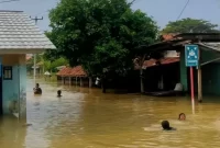 
Banjir Paksa 1.643 Warga Karawang Mengungsi dan Tenggelamkan 100 Hektar Lahan Pertanian (Foto: BPBD Jawa Barat)