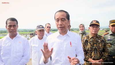 Presiden Republik Indonesia Usai Penanaman Padi Bersama di Kecamatan Kalibogor, Kabupaten Banyumas, Provinsi Jawa Tengah pada Rabu (03/01/24)(Foto: Setkab)