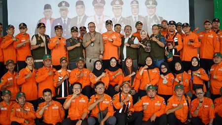 
Peserta Apel Kesiapsiagaan Bencana yang digelar BPBD Kabupaten Bandung di Dome Balerame, Soreang pada Selasa (30/01/2024). (Foto: diskominfo)