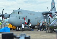 Presiden Jokowi menyaksikan penyerahan pesawat C-130J Super Hercules dari Kemhan ke TNI AU, di Pangkalan TNI AU Halim Perdanakusuma, Jakarta, Rabu (24/01/2024). (Foto: Humas Setkab/Rahmat)