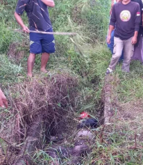 Ditemukan sesosok mayat di sodetan Bojongkunci (Foto: sosmed/istimewa)