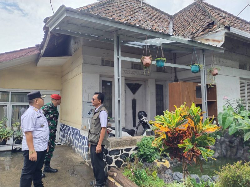 Penampakan bangunan peninggalan zaman Belanda di area Puskesmas Batujajar 
(Foto: Istimewa)