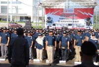 
Pj Bupati Garut, Barnas Adjidin, memimpin Apel Siaga Pengawasan Tahapan Kampanye, Masa Tenang, serta Tahapan Pemungutan dan Penghitungan Suara di SOR RAA Adiwijaya, Jalan Proklamasi, Kecamatan Tarogong Kidul, Kabupaten Garut, Jumat (9/2/2024).(Foto: andre/dara)
