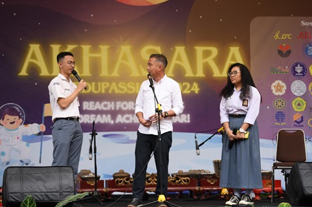 
Pj Gubernur Jawa Barat Bey Machmudin Menghadiri Kegiatan Edu Passion Tahun 2024 SMAN 3 Bandungdi SMA Negeri 3 Kota Bandung, Rabu (7/2/2024) (Foto:Adpim Jabar)
