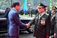 Presiden Jokowi dan Menhan Prabowo Subianto pada Rapat Pimpinan TNI-Polri Tahun 2024 di Markas Besar TNI, Cilangkap, Jakarta, Rabu (28/02/2024). (Foto: BPMI Setpres)

