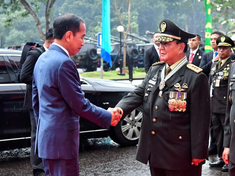 Presiden Jokowi dan Menhan Prabowo Subianto pada Rapat Pimpinan TNI-Polri Tahun 2024 di Markas Besar TNI, Cilangkap, Jakarta, Rabu (28/02/2024). (Foto: BPMI Setpres)

