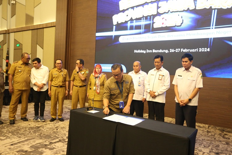 
Pemdaprov Jabar terus berupaya menurunkan angka stunting. Salah satunya dengan menggelar Rembug Stunting Jabar 2024 di Kota Bandung, Senin (26/2/2024). (Foto: diskominfo)