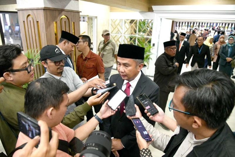 Penjabat (Pj.) Gubernur Jawa Barat, Bey Machmudin (Foto: admin protokol)
