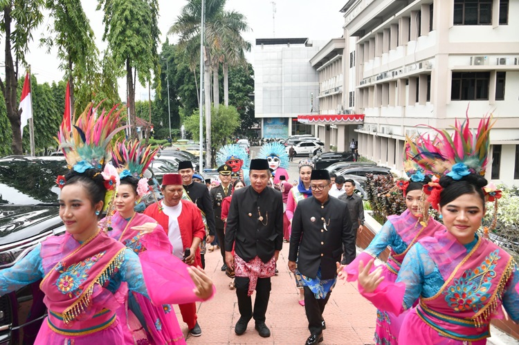 Penjabat Gubernur Jawa Barat Bey Machmudin menghadiri peringatan  HUT Kota Bekasi ke-27, Minggu (10/3/2024).(Foto: admin pemprovjabar)

