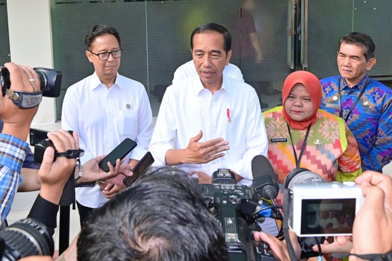 Presiden Jokowi menyatakan apresiasinya terhadap KPU dan Bawaslu atas proses rekapitulasi dan penghitungan suara Pemilu 2024. (Foto : BPMI Setpres/Muchlis Jr)
