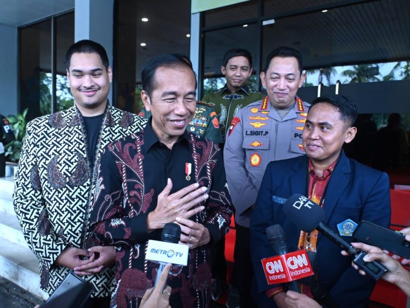 Presiden memberikan keterangan pers usai membuka Kongres Hikmahbudhi XII Tahun 2024, di Mercure Convention Center, Jakarta, pada Kamis (28/03/2024). (Foto: BPMI Setpres/Kris)