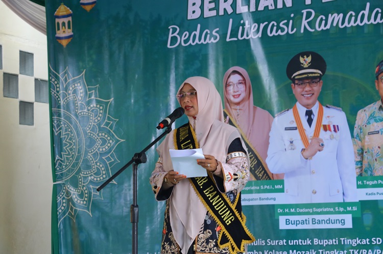 Bunda Literasi Kabupaten Bandung. Hj. Emma Dety (Foto: diskominfo)
