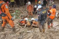 Penecarian korban longsor di Cigintung Cipongkor terus dilakukan Tim SAR gabungan (Foto: Istimewa)