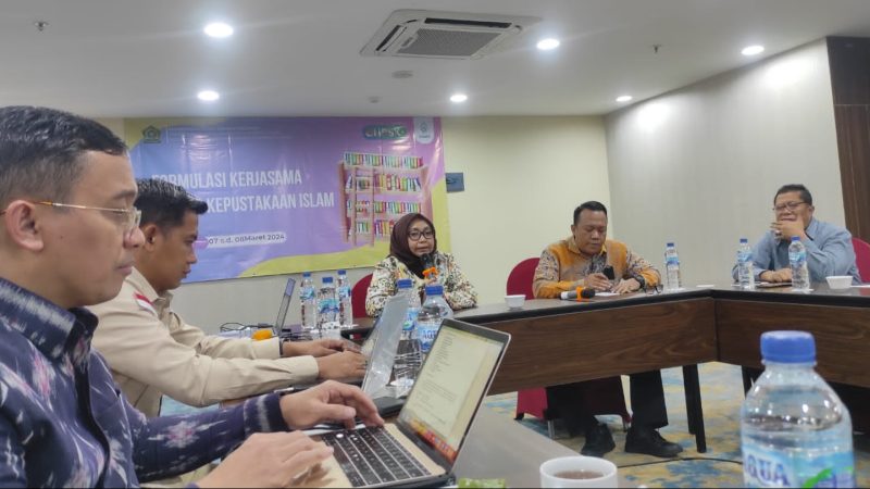 Rapat persiapan Sayembara Penulisan Naskah Buku Umum Keagamaan Islam (Foto: Kemenag)